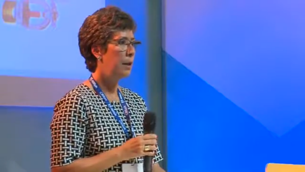 Como lidar com telhados inclinados - Diana Araújo | CBSpk 2016